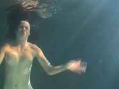 Find-Best-Pussy.com presents: This girl can stay underwater for a long time