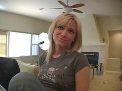 Find-Best-Pussy.com presents: Cute girl in jeans sings for the camera