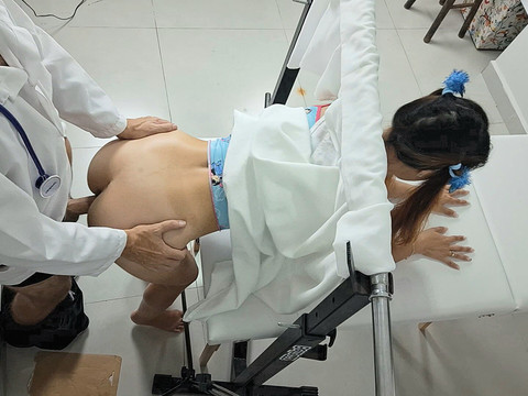 Find-Best-Pussy.com presents: Gynecologist loses cell phone that contained videos of his patients!